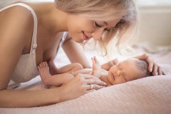 【产后哺乳】怎么健康的母乳喂养宝宝？